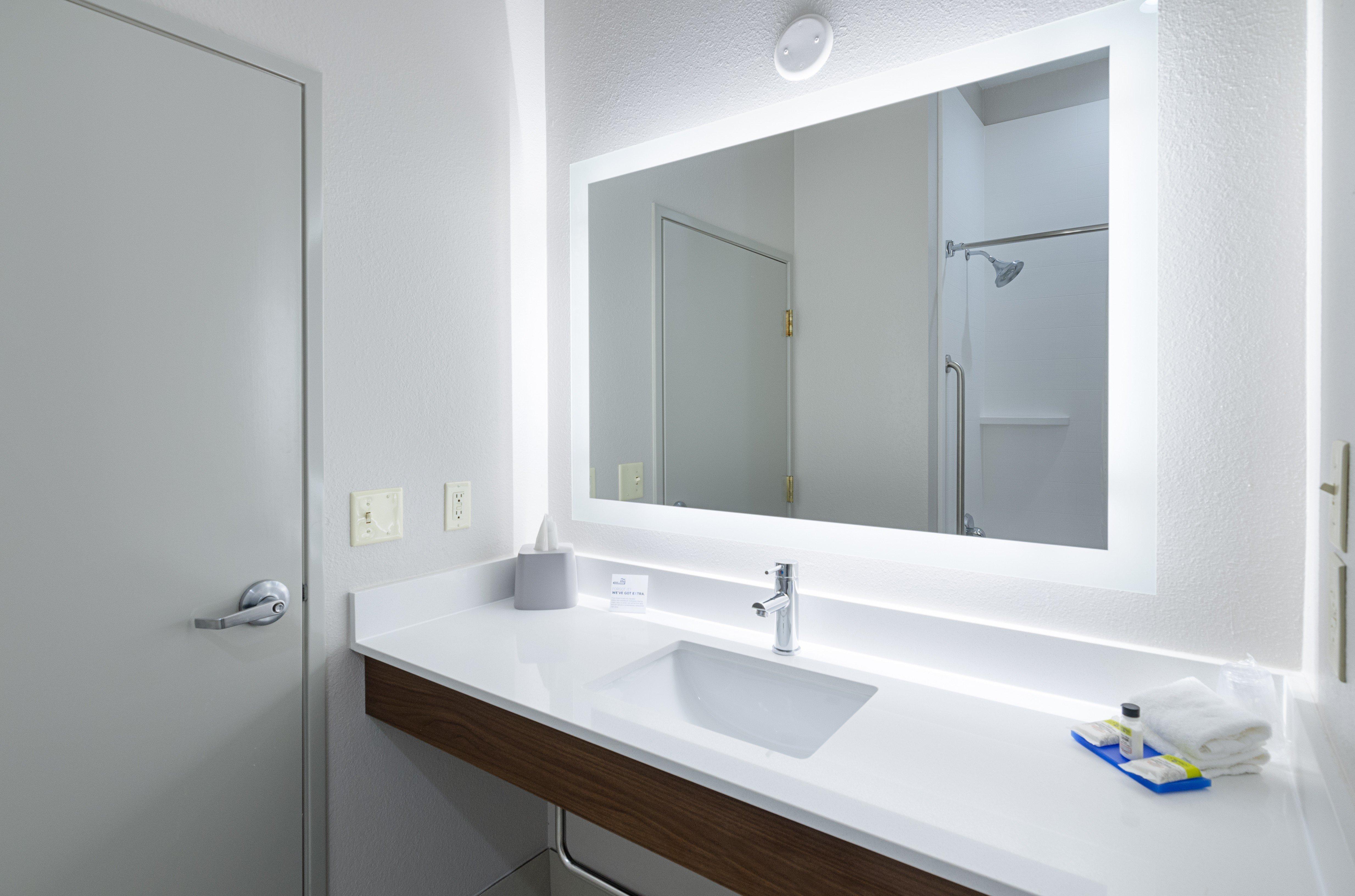 Holiday Inn Express Hotel & Suites Weston By Ihg Exterior foto